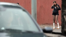 Racola moldovence iar apoi le exploata sexual în Italia. O tânără de 27 de ani acuzată de proxenetism
