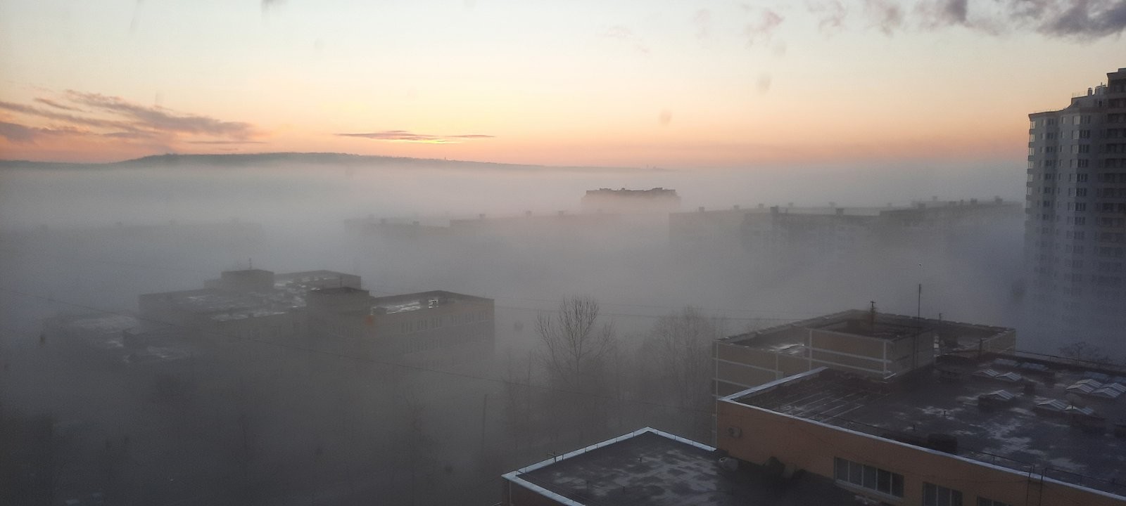 FOTO // Capitala în ceață. Imaginile spectaculoase surprinse de chișinăuieni