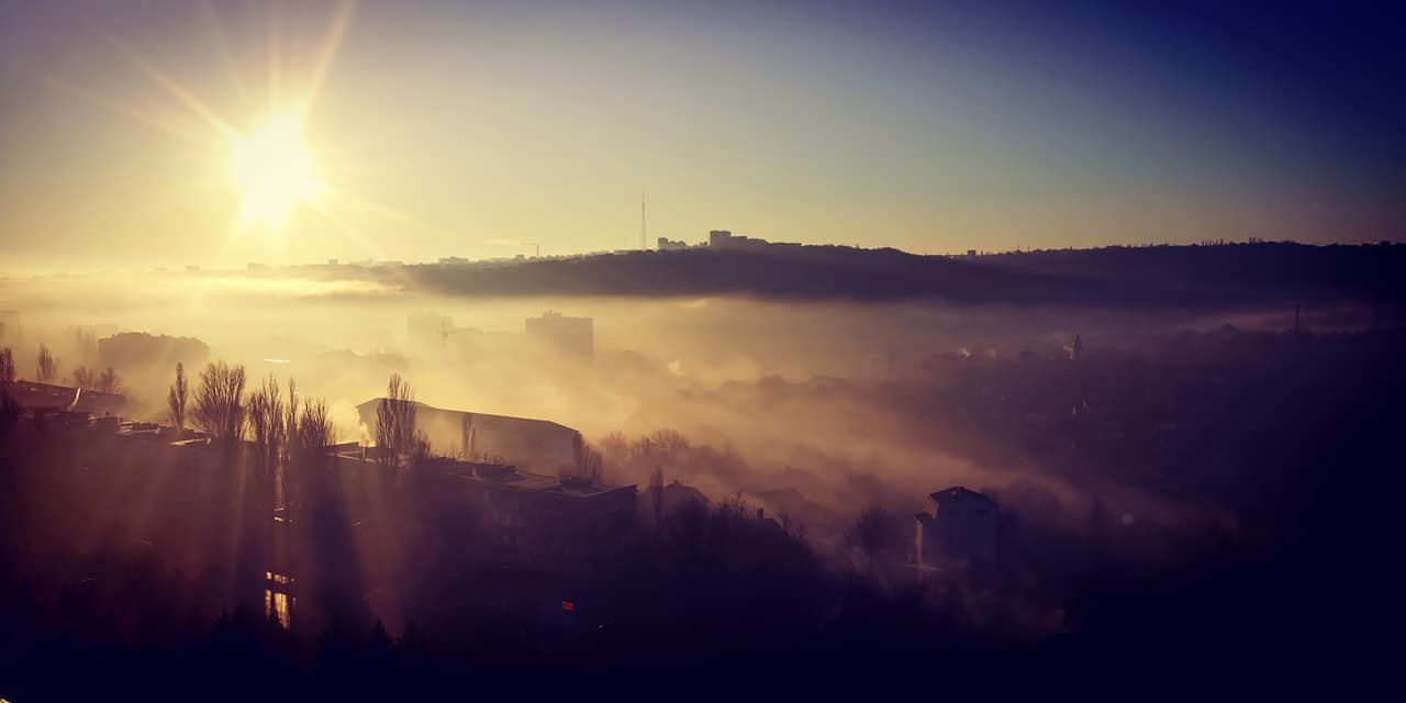 FOTO // Capitala în ceață. Imaginile spectaculoase surprinse de chișinăuieni