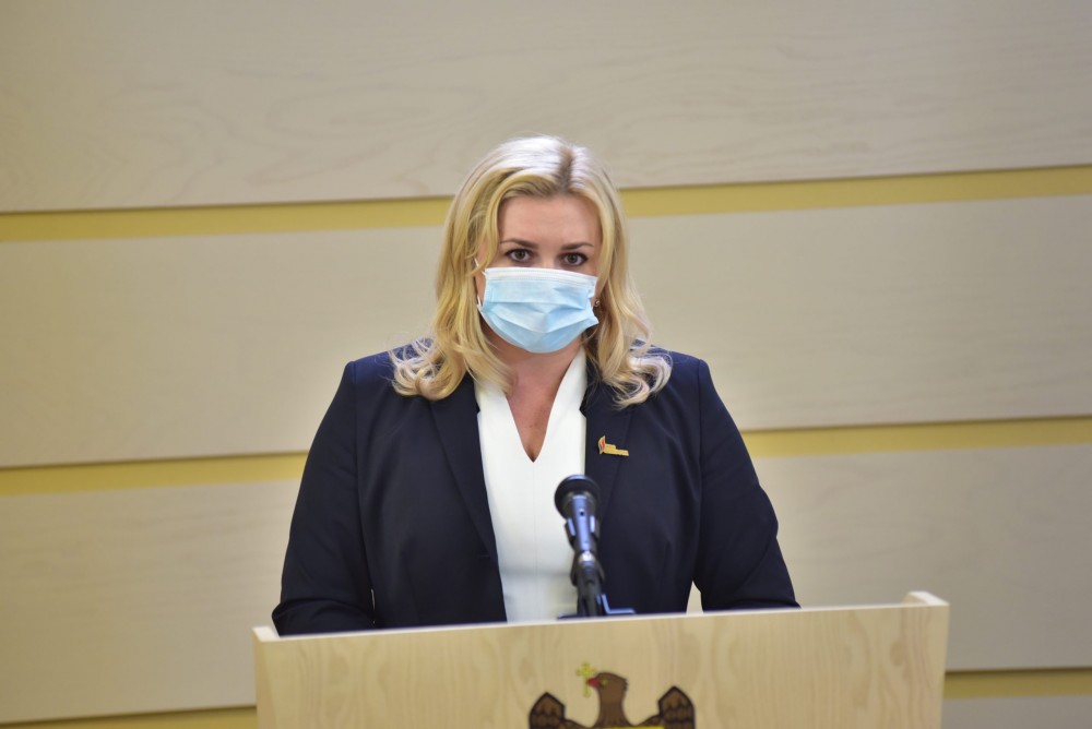 LIVE // Briefing de presă susținut de deputatul Platformei parlamentare „Pentru Moldova”, Ruxanda Glavan
