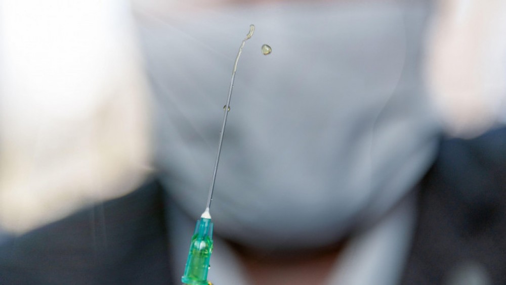 În Marea Britanie au apărut vaccine anti-covid false. A injectat o bătrână cu o substanță necunoscută