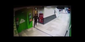 O femeie la un pas de a fi VIOLATĂ chiar în toaleta unui Mall din București. Individul a fost arestat