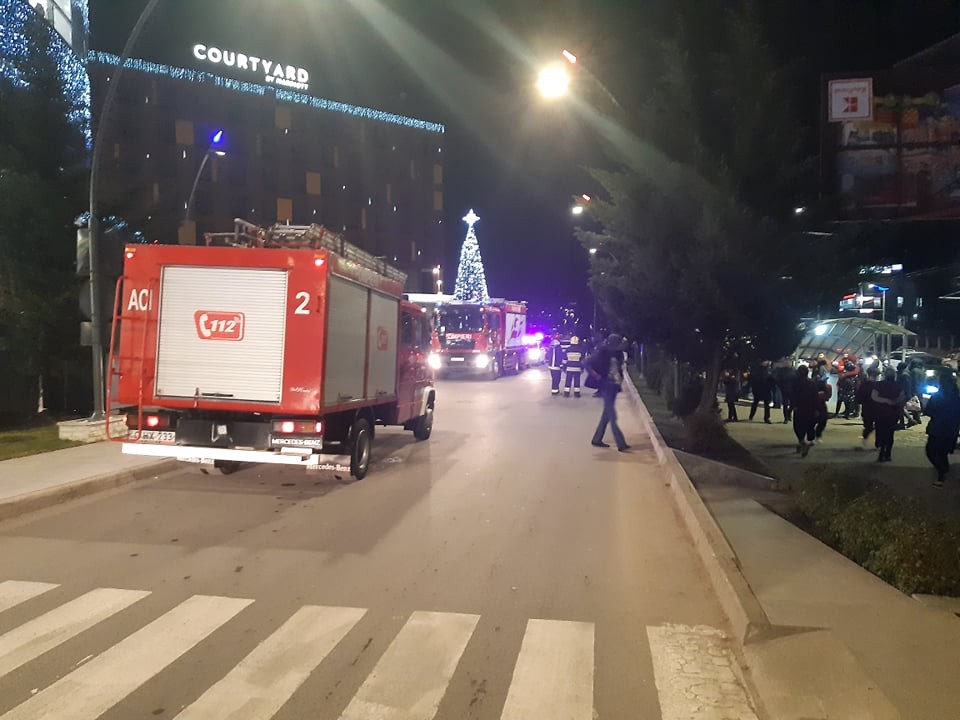 Breaking NEWS // Un centrul comercial din capitală evacuat de URGENȚĂ. Pompierii și poliția sunt la fața locului