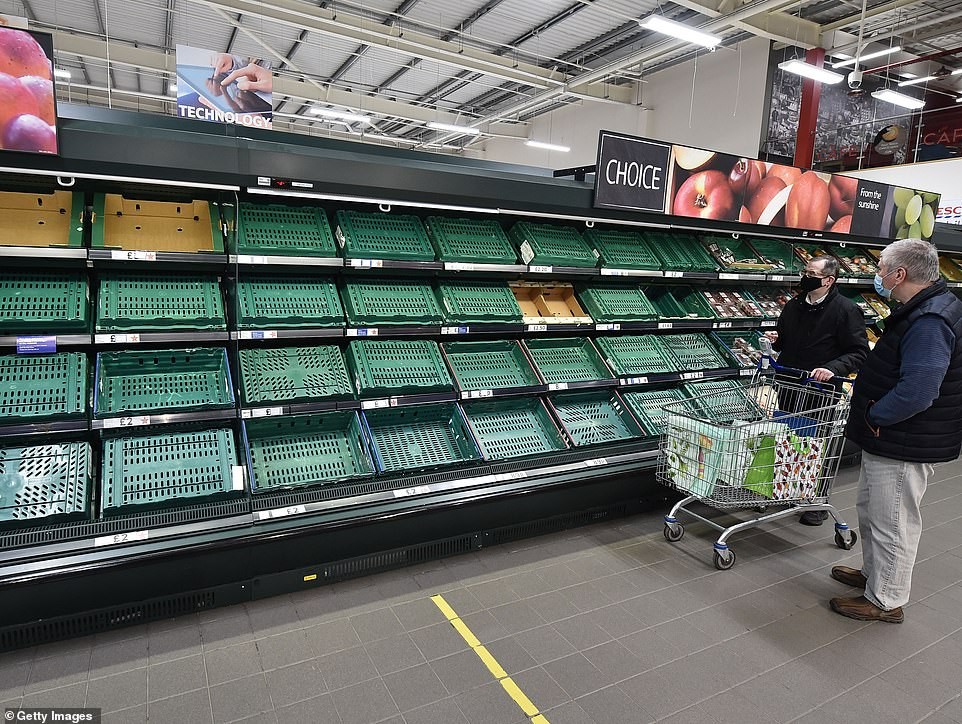 FOTO/VIDEO: Primele efecte ale brexitului: rafturi goale în raioanele de fructe și legume din supermarketurile britanice