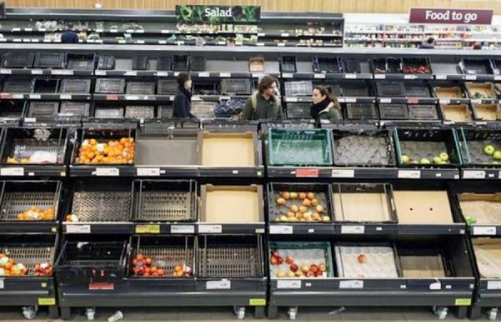 FOTO/VIDEO: Primele efecte ale brexitului: rafturi goale în raioanele de fructe și legume din supermarketurile britanice