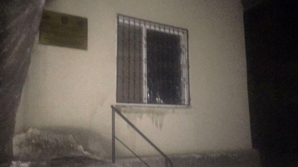 Bărbatul care ar fi incendiat sediul Procuraturii raionului Vulcănești, a fost arestat. Riscă 7 ani de închisoare
