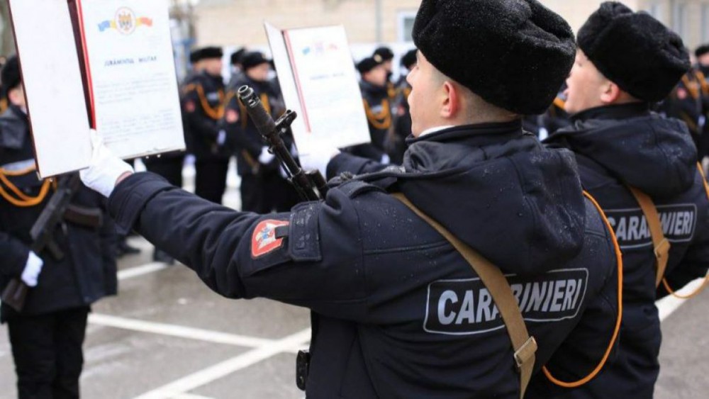 Un carabinier a fost găsit spânzurat în locuința de serviciu. Ce a descoperit medicul legist
