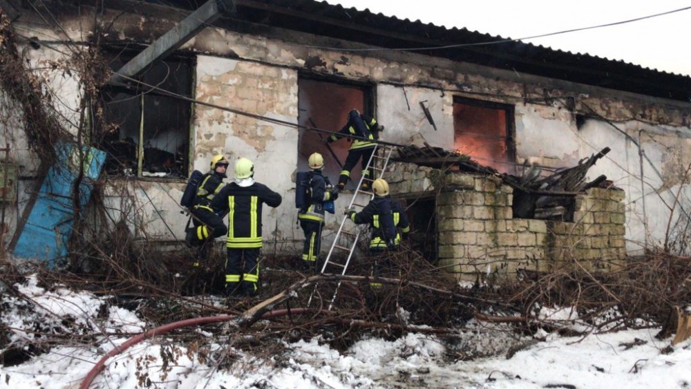 Incendiu DEVASTATOR la o fabrică din sectorul Ciocana. Opt echipaje de intervenţie luptă cu flăcările