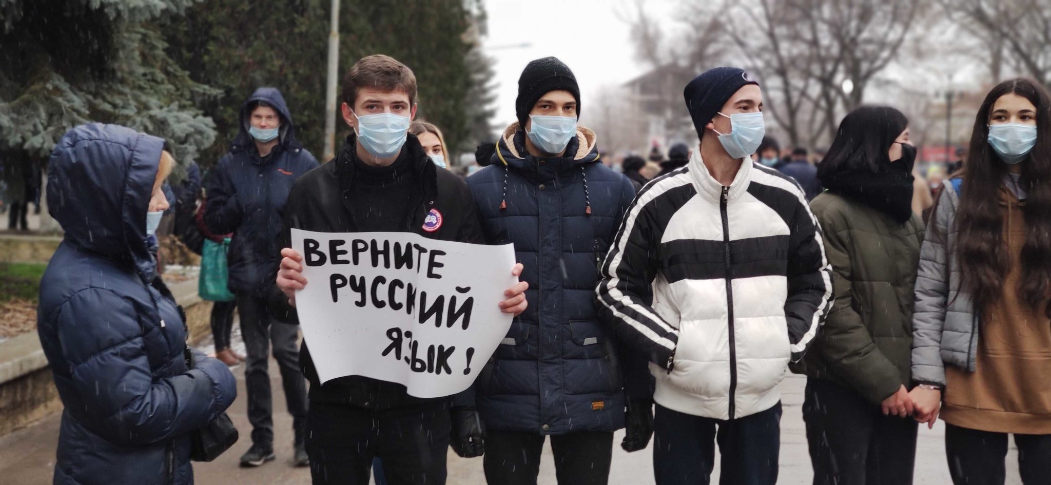 FOTO // „Întoarceți limba rusă”. Socialiștii au organizat la Bălți un protest în sprijinul limbii ruse