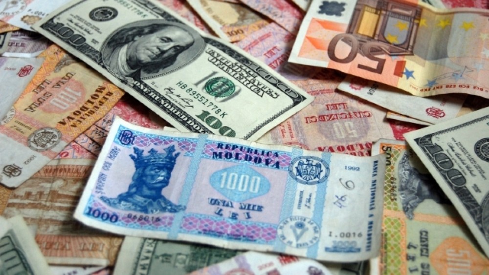 LEUL moldovenesc se depreciază în raport cu Dolarul și EURO