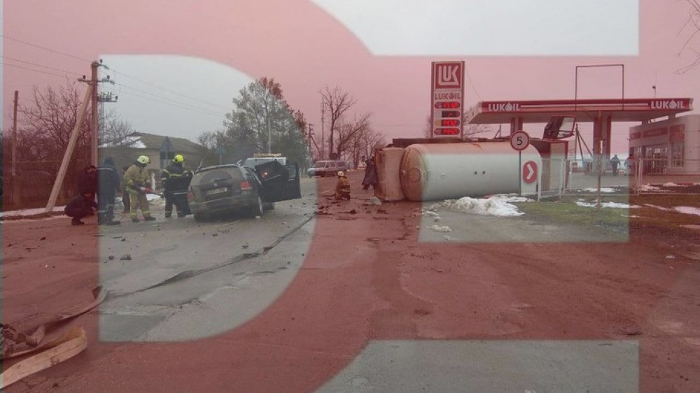 FOTO // Accident grav la Vulcănești. Un șofer a murit după ce a răsturnat o autocisternă