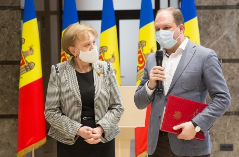 Socialiștii își oferă diplome. Ion ceban a primit o distincție de la Zinaida Greceanîi