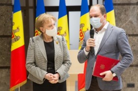 Socialiștii își oferă diplome. Ion ceban a primit o distincție de la Zinaida Greceanîi