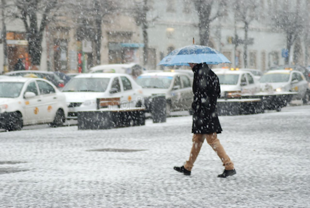 METEO: Se strică vremea în toată țara. Frig, ploi şi lapoviţă pentru acest sfârşit de săptămână