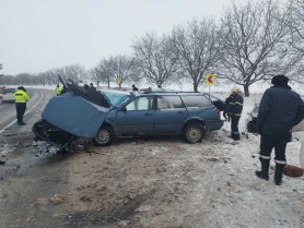 FOTO // Accident cumplit la nordul Moldovei. Două persoane decedate, altele două - rănite