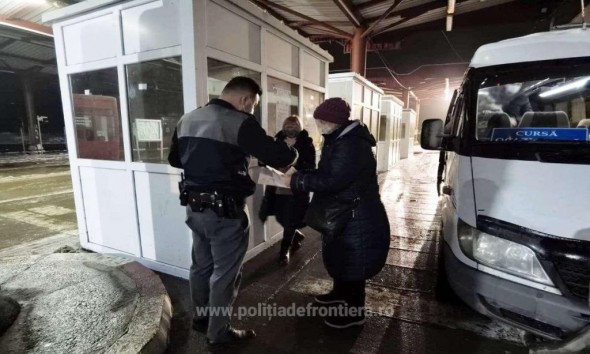 FOTO // O moldoveancă s-a pornit în Cehia cu un buletin românesc fals pe care i l-a cumpărat mama sa