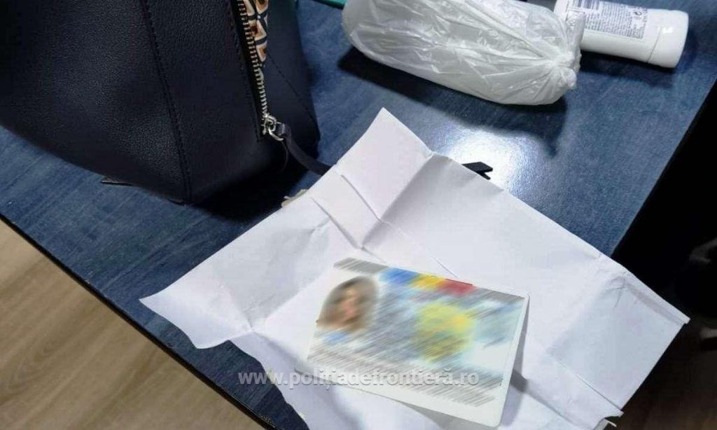 FOTO // O moldoveancă s-a pornit în Cehia cu un buletin românesc fals pe care i l-a cumpărat mama sa