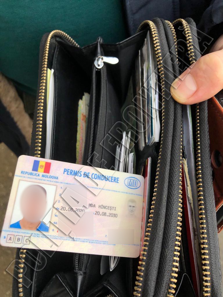 Încercând să facă un bine, s-a ales cu dosar penal. A găsit în Germania un permis moldovenesc iar la frontieră a aflat că-i fals