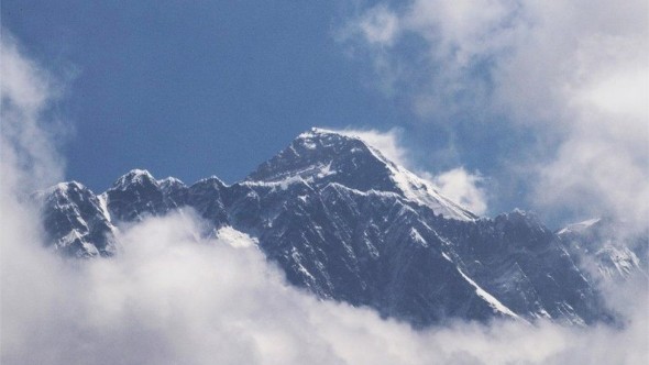 Au mințit că au urcat pe Everest iar acum au interdicția de a se apropia de munte
