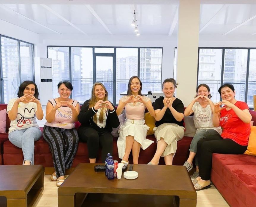 FOTO // La 23 de ani, este mama a 11 copii. Soții visează la o familie și mai numeroasă, cu 105 copii