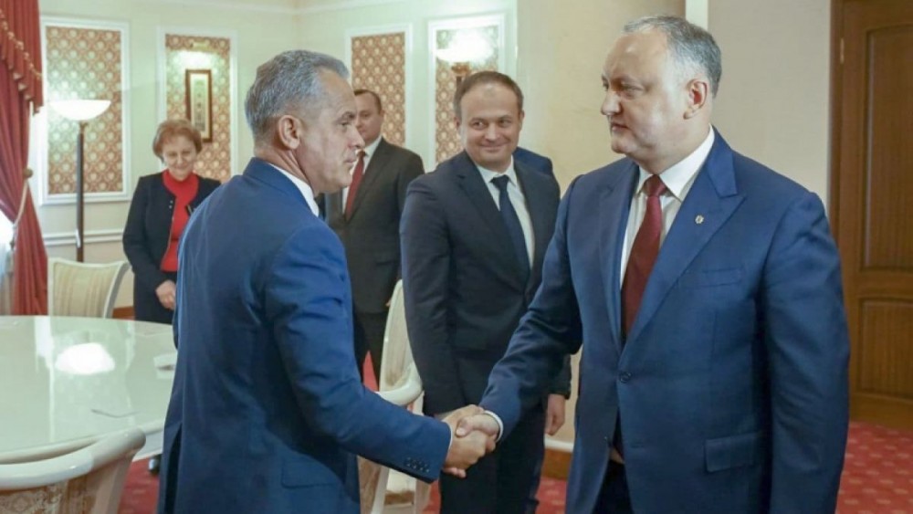 Cum au ajuns europenii să-l confunde pe Dodon cu Plahotniuc: O investigație RISE a scos la iveală eroarea gravă