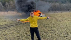 Tânărul care recent şi-a incendiat maşina va fi obligat să achite cel puţin 18 700 de euro statului