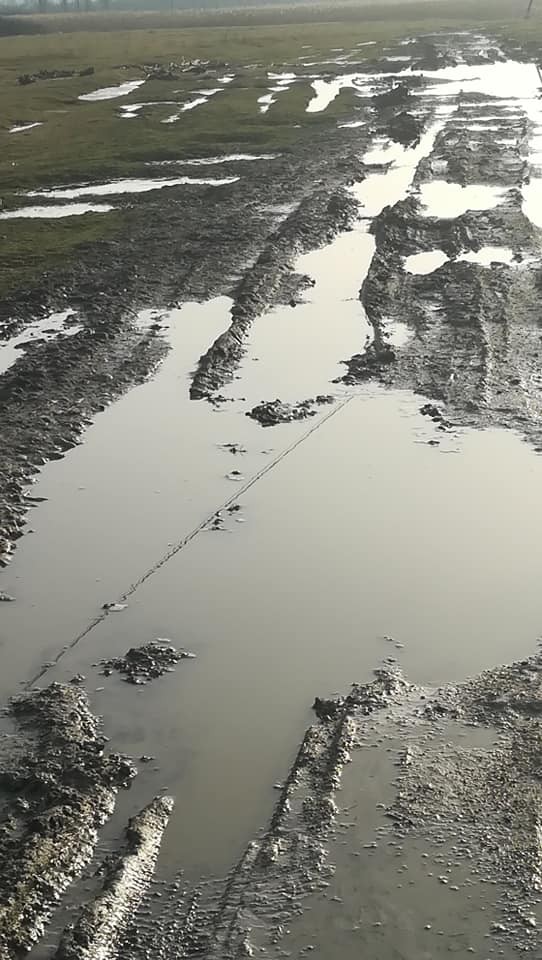 FOTO // REVOLTĂTOR! Cum arată în secolul XXI strada principală dintr-un sat din Raionul Glodeni