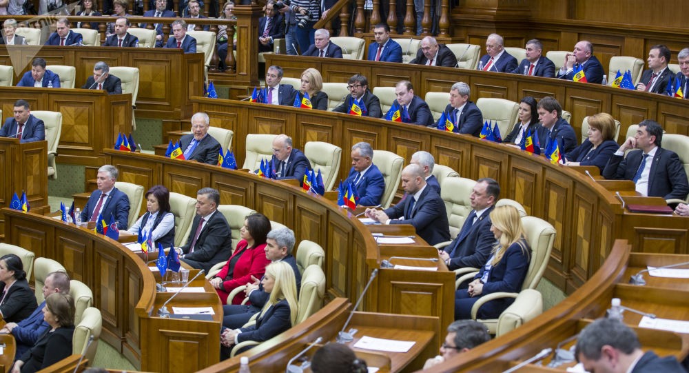„Chiar este o RUȘINE”. Neînțelegerile dintre parlamentari care au dus la întreruperea transmisiunii LIVE