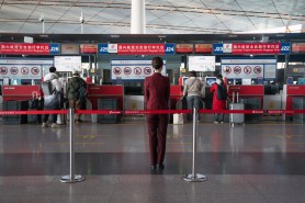 Testele anale la COVID devin OBLIGATORII pentru toți turiștii care sosesc în China