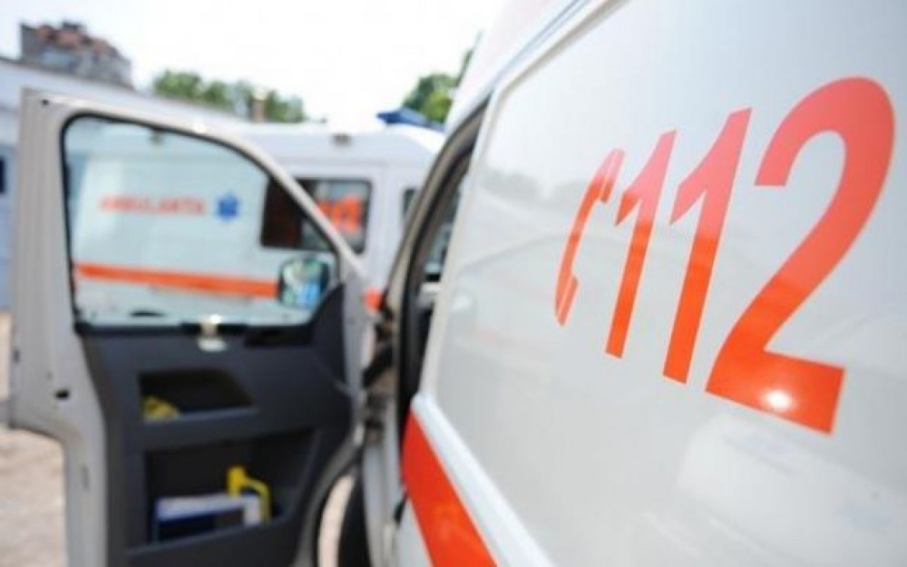 Incident la școală. Băiat de 13 ani cu traumatism cranio-cerebral grav după ce colegii l-au aruncat în aer şi nu l-au mai prins
