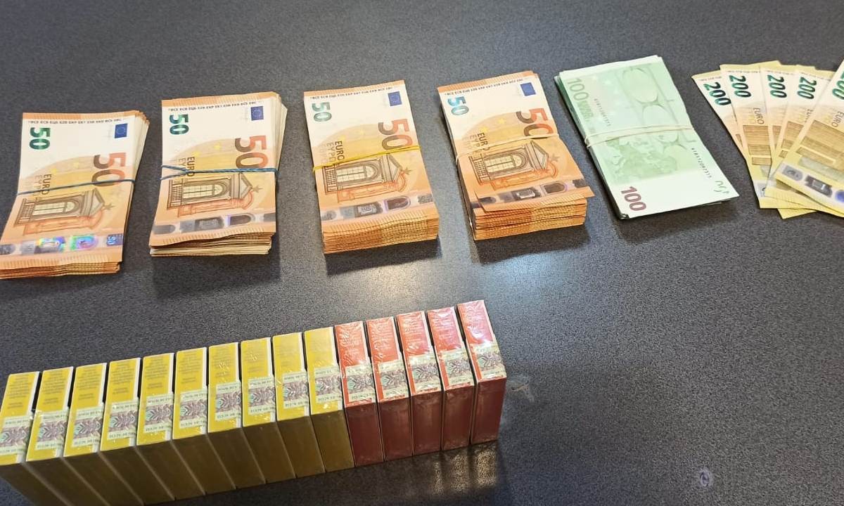 FOTO // Un moldovean a fost prins în România cu 25.350 de euro și țigări. Ce a pățit tânărul