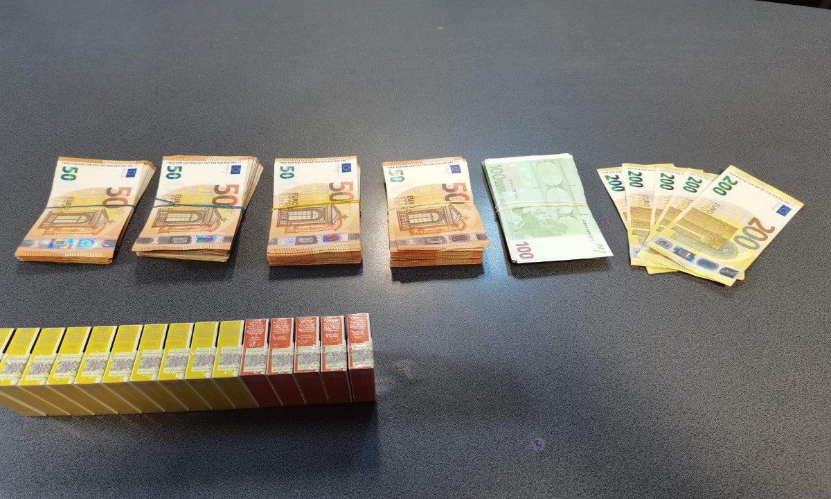 FOTO // Un moldovean a fost prins în România cu 25.350 de euro și țigări. Ce a pățit tânărul