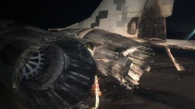 FOTO // Un MiG ucrainean a fost distrus de un ofițer beat care a intrat cu mașina în el