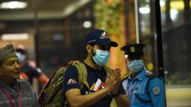 Un șeic din Bahrain a intrat în Nepal cu 2.000 de vaccinuri AstraZeneca. Cum a motivat prințul prezența dozelor