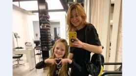 SCANDALOS! O ucraineancă și-a cuplat fiica de 8 ani cu un blogger de 13 ani. Cei doi se sărută și locuiesc împreună