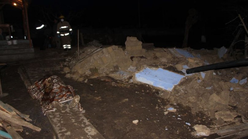 Tragedie la Nisporeni. Un bărbat a decedat iar altul în stare gravă la spital după ce un perete a căzut peste aceștia