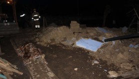 Tragedie la Nisporeni. Un bărbat a decedat iar altul în stare gravă la spital după ce un perete a căzut peste aceștia