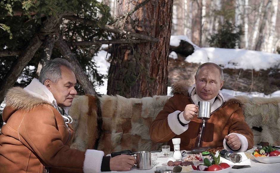 S-a refugiat în taigaua siberiană. Putin petrece weekend-ul alături de ministrul apărării