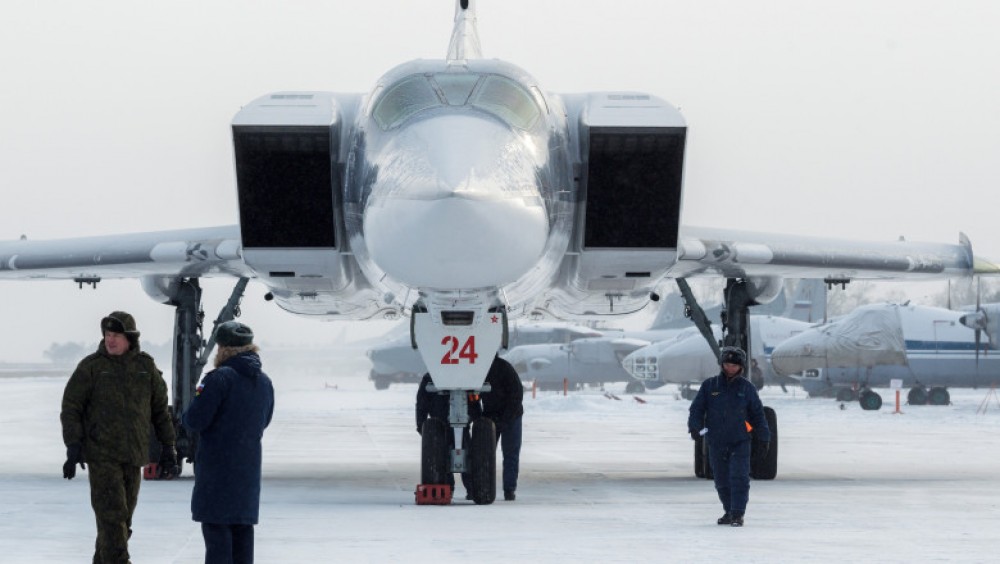 Trei piloți ruși ai unui bombardier supersonic au murit după ce au fost „catapultați din greșeală”