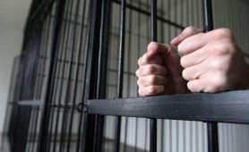 Un jurnalist riscă până la 3 ani de închisoare pentru că l-a numit „IDIOT” pe președintele unei țări UE