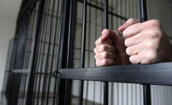 Un jurnalist riscă până la 3 ani de închisoare pentru că l-a numit „IDIOT” pe președintele unei țări UE