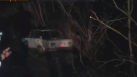 VIDEO // Un șofer beat și agresiv de la Criuleni a încercat să-și incendieze mașina după ce a fugit de poliție