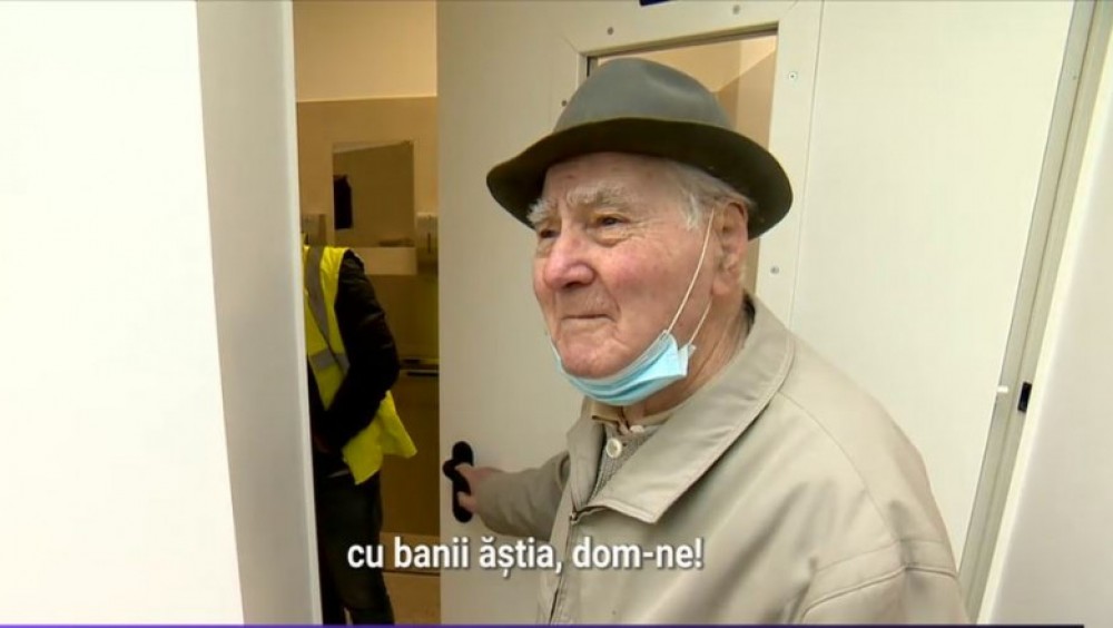 România: 400.000 de Euro pentru un WC public de LUX. Locuitorii vin ca la muzeu să-l vadă