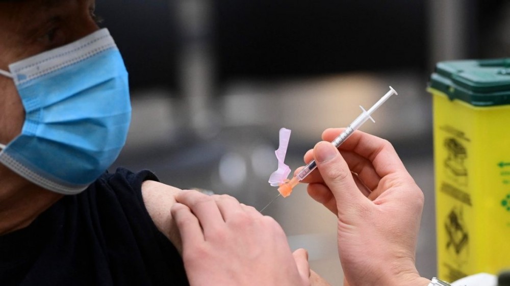 Până în iulie, toţi cetăţenii vor primi prima doză. Canada accelerează campania de vaccinare