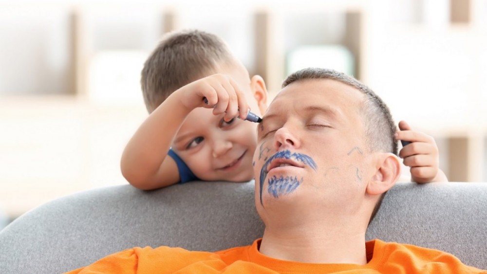 1 Aprilie, Ziua Păcălelilor. Cum a luat naștere tradiția și în ce moment al zilei este bine să fie făcute farsele