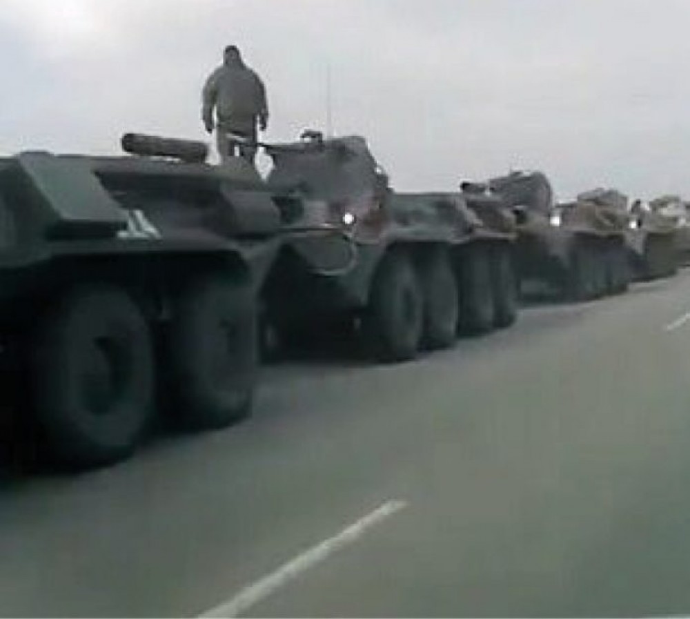 Rusia își arată „mușchii”? Mii de soldați și armament rus la frontiera cu Ucraina