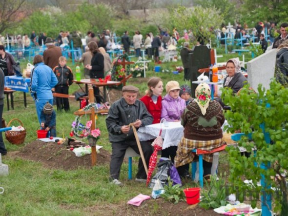 De Blajini, cimitirele vor fi închise: Oamenii să pomenească răposații acasă