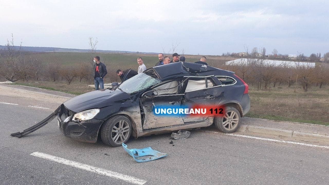 FOTO // Accident FATAL la Rezina. Șoferul unei volvo a murit după ce a fost tamponat de un camion