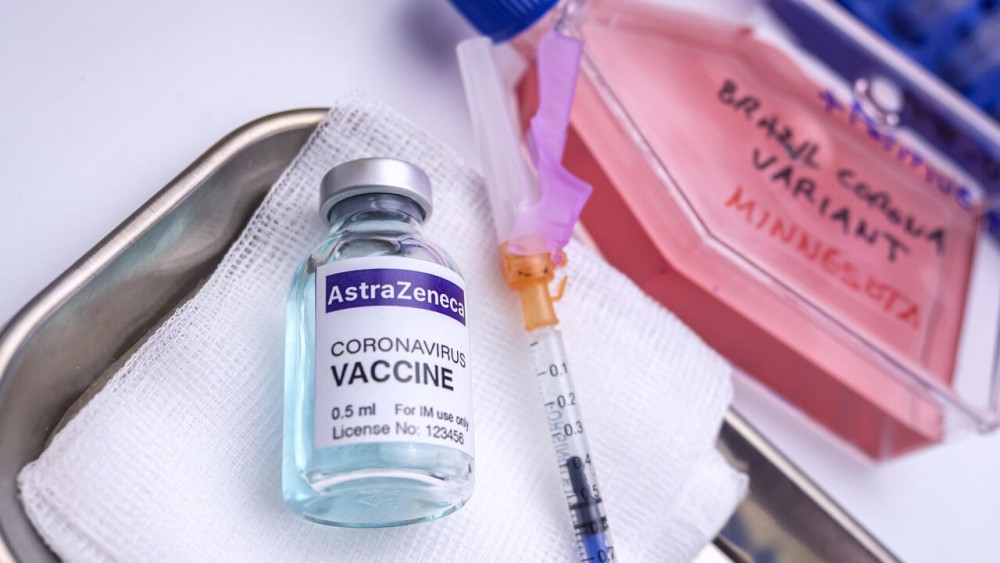 Dacă sunt vaccinat cu prima doză de AstraZeneca, este posibil ca rapelul să fie cu un alt vaccin? Răspunsul specialistului
