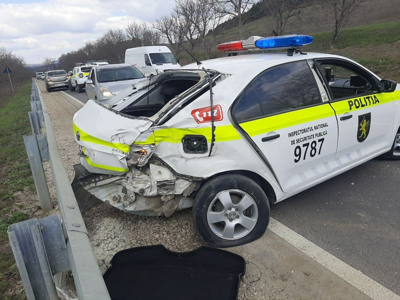 FOTO // Un BMW X5 a lovit din spate un echipaj de poliție aflat în misiune. Autoturismul se deplasa cu 169 km/h